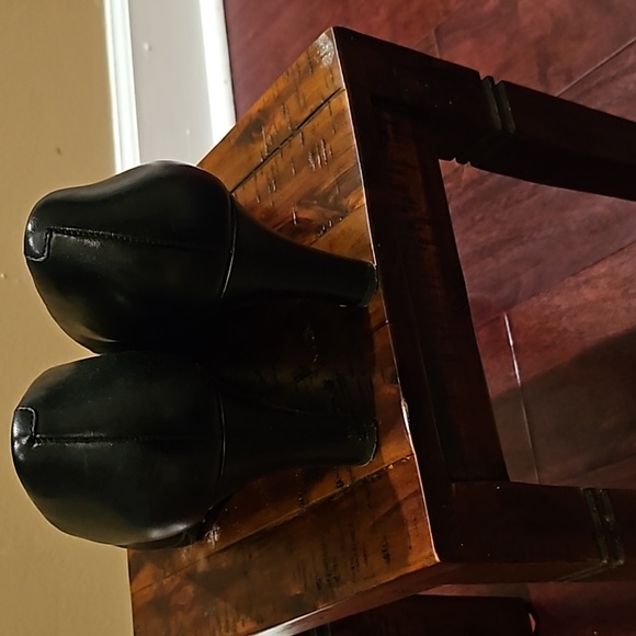 Rockport Classic Black Heels - Picture 2 of 4